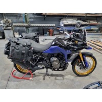 Suzuki-DE800-side-bags.jpg